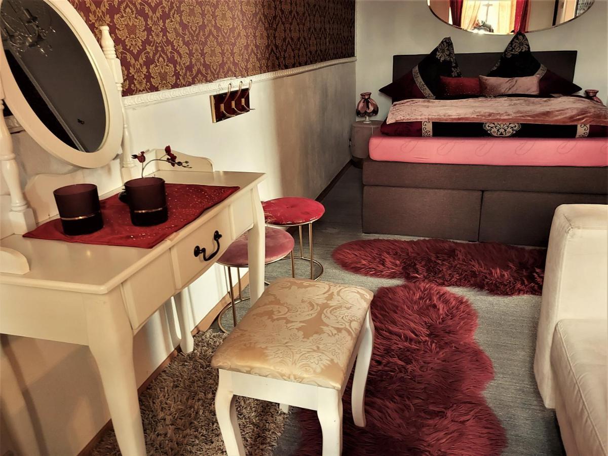 Schloss Weichs Zu Regensburg Mit 2Schlafzimmer Parkplatz Internet 75Qm Zentrum Buitenkant foto