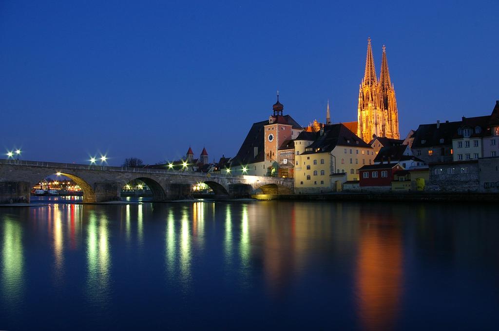 Schloss Weichs Zu Regensburg Mit 2Schlafzimmer Parkplatz Internet 75Qm Zentrum Buitenkant foto